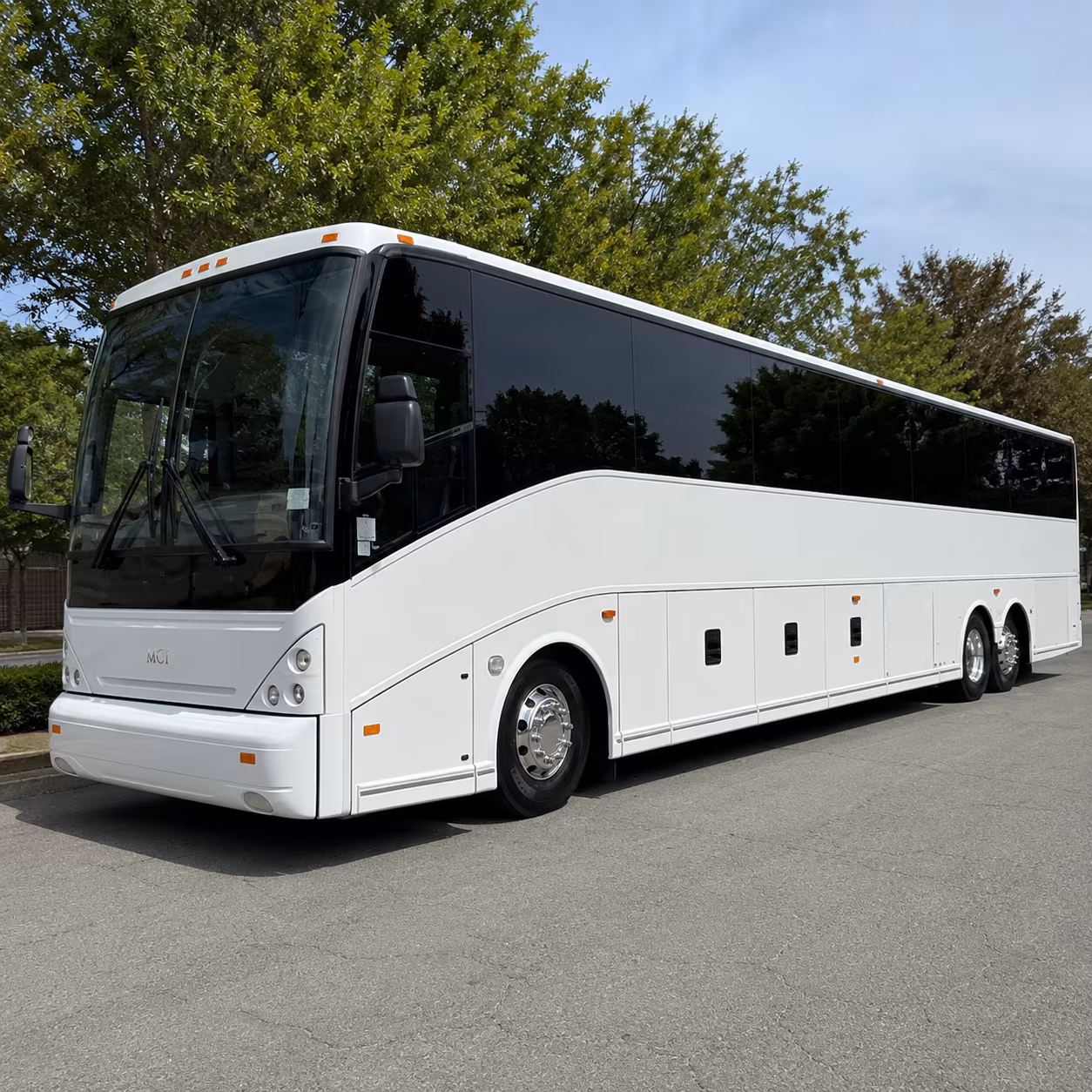 multi airport shuttle buses serving xna tul and regional airports near bentonville